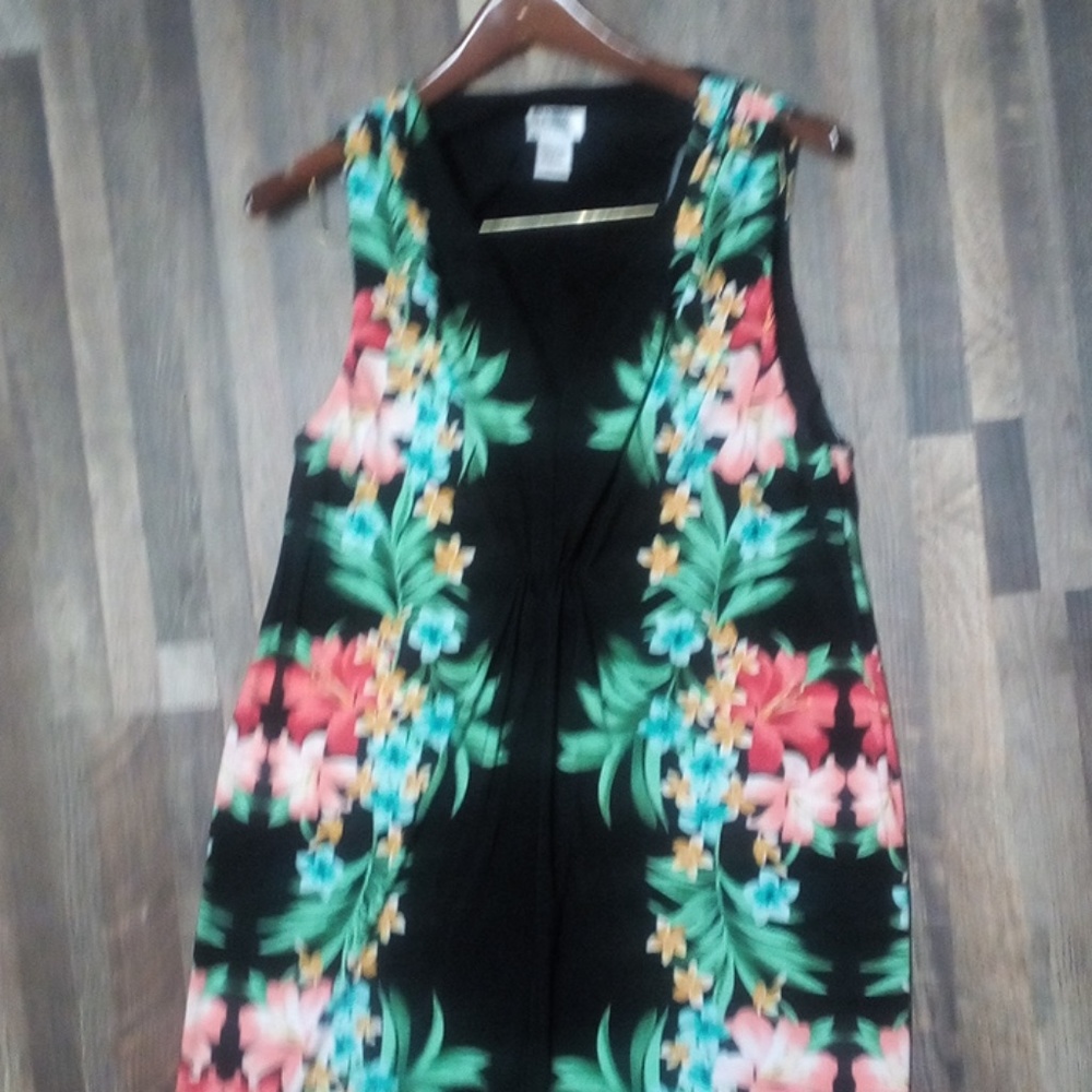 Monroe and Main classy Floral Dress